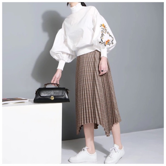 🍁White Embroidery Puff Sleeve Top - Picture 3 of 7